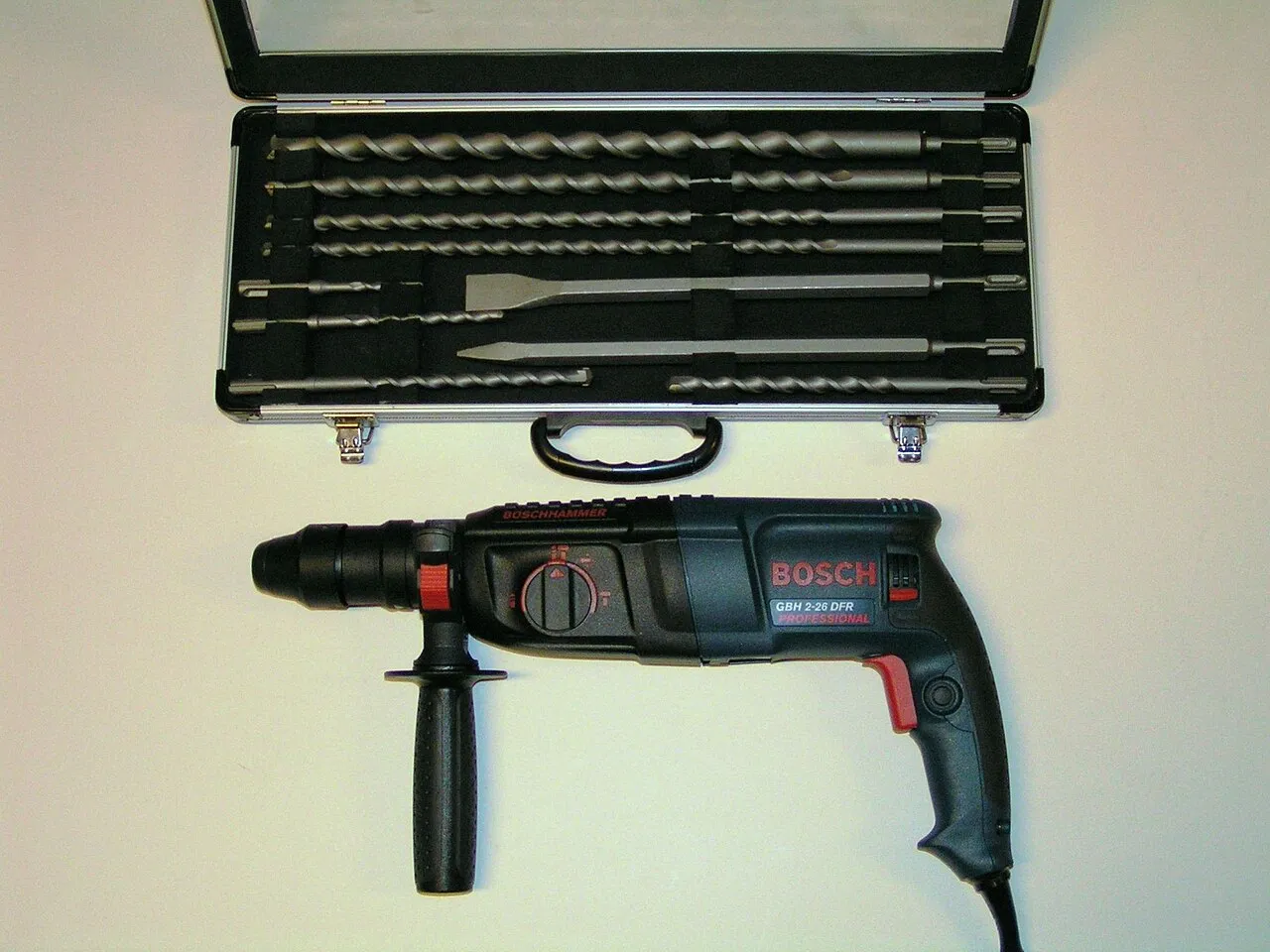 Foto 1 de 1: Taladro percutor Bosch 650 W con maletín